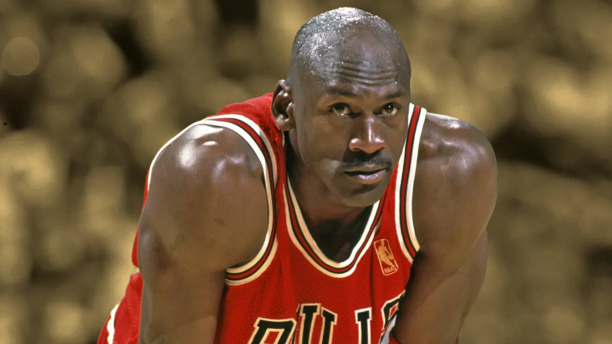 Michael Jordan será comentarista en NBC y su millonario salario ya genera polémica.