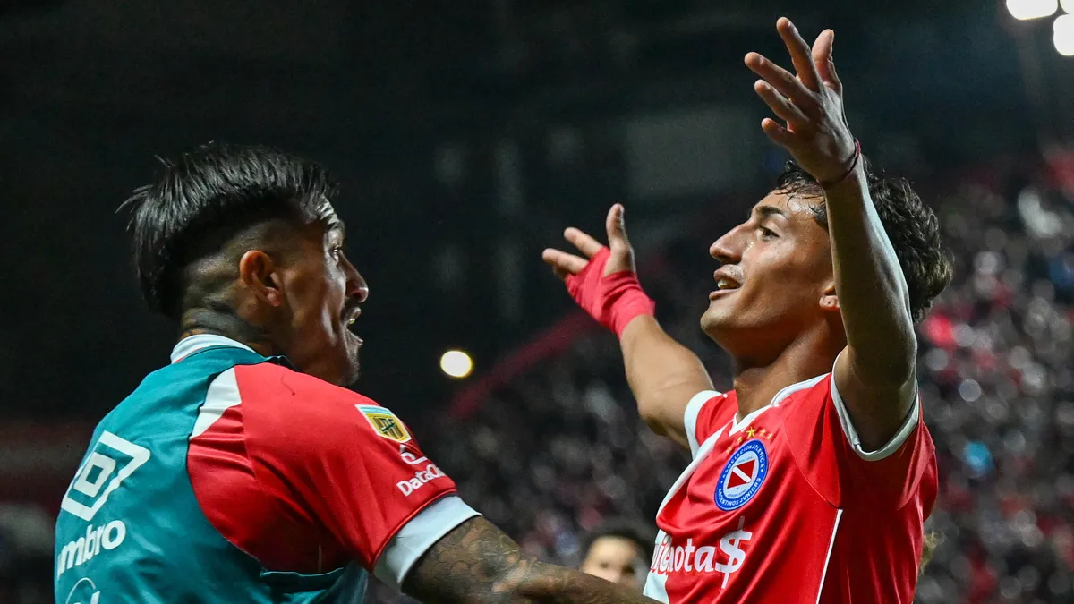 Argentinos Juniors venció a Instituto y se metió en los cuartos de final.