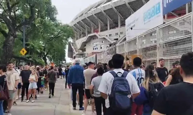 La Selección Argentina enfrentará a Colombia en el Monumental y ya se conocieron los valores de las entradas.