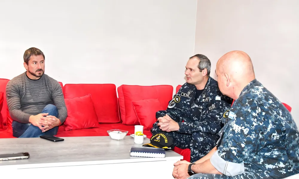 Reunión de Merino con autoridades de la Armada