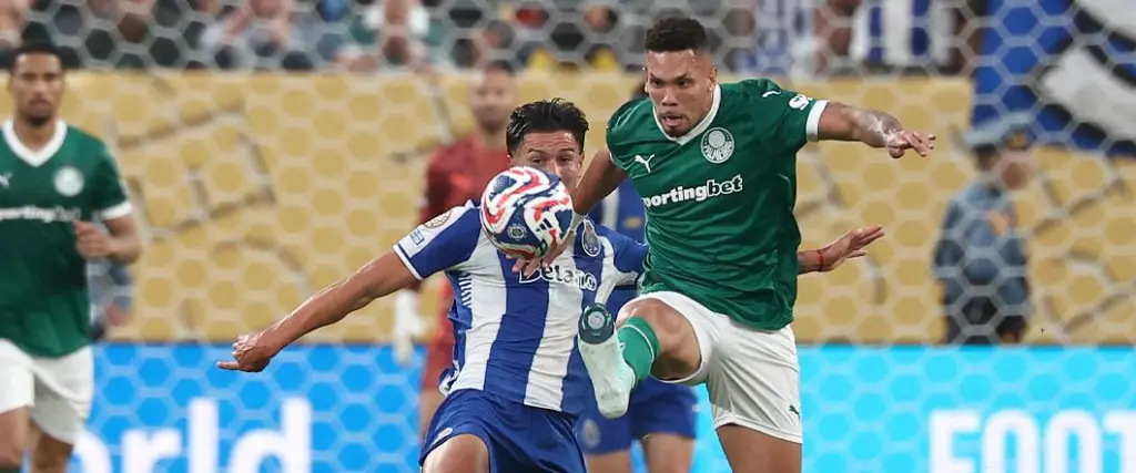 Palmeiras y Porto dividen honores en un movido debut en el Mundial de Clubes.