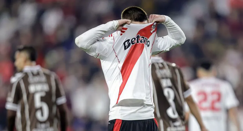 River cayó ante Platense por penales y quedó eliminado del Torneo Apertura.