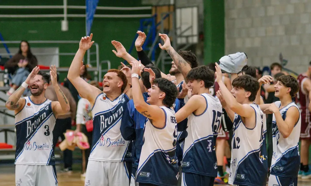 Guillermo Brown se mide con Independiente de General Pico en una serie vibrante por la Liga Federal