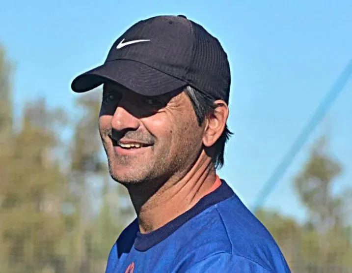 Gustavo Caamaño DT de J.J Moreno