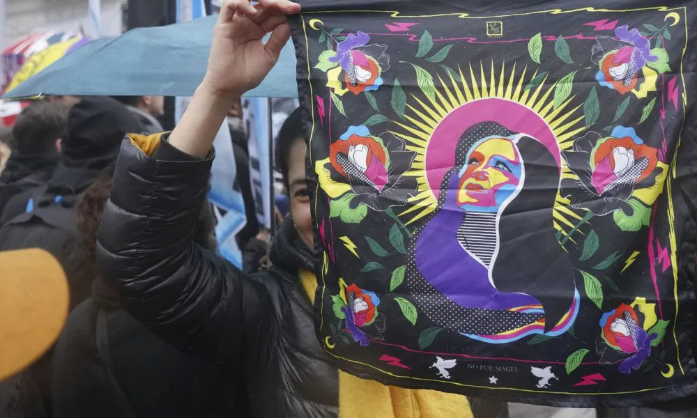 Militantes en el exterior de la vivienda de Cristina Autor MARIANO SANCHEZ NA