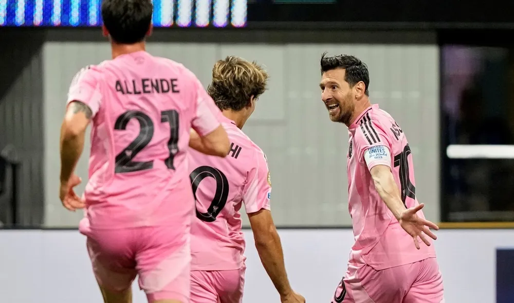 Inter Miami venció 2-1 a Porto con gol de tiro libre de Lionel Messi.