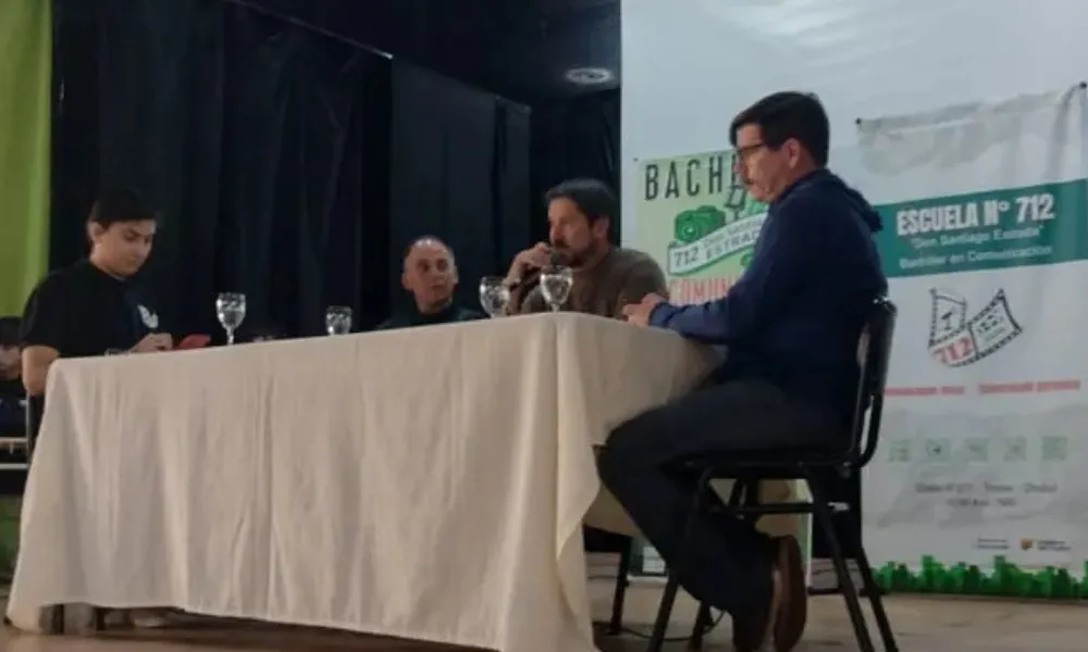 Gerardo Merino en la escuela 712