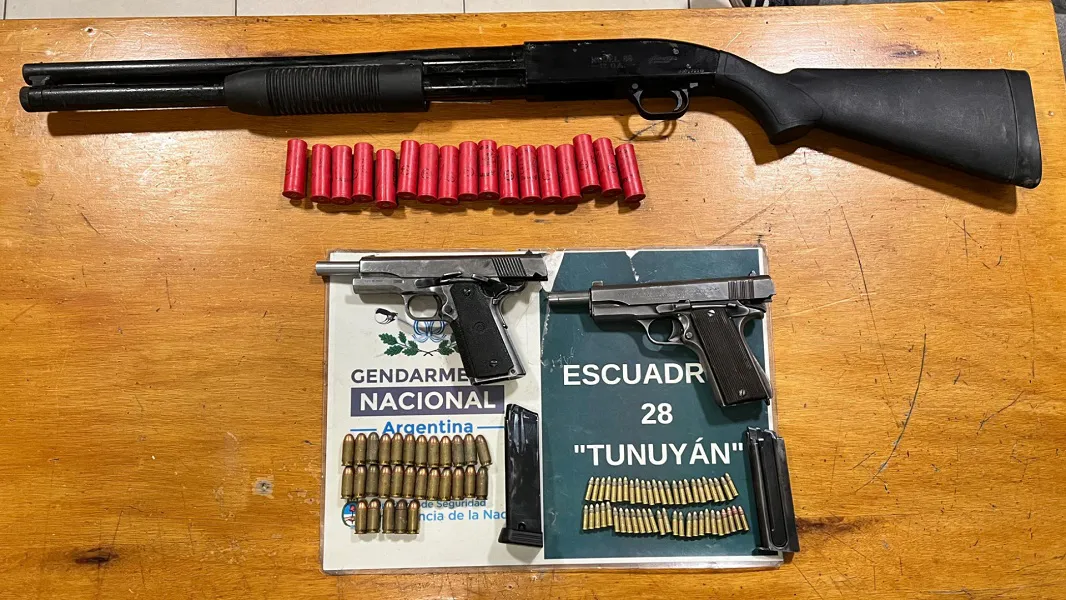 Hombres armados en Mendoza